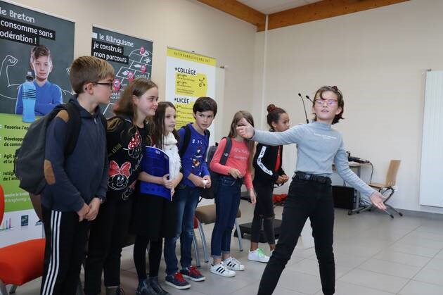 Les élèves de CM1 – CM2 ont joué une saynète en breton. | OUEST-FRANCE