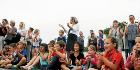 LOCOAL-MENDON - N-D. des Fleurs. Marie-Christine Le Quillec remise son cartable