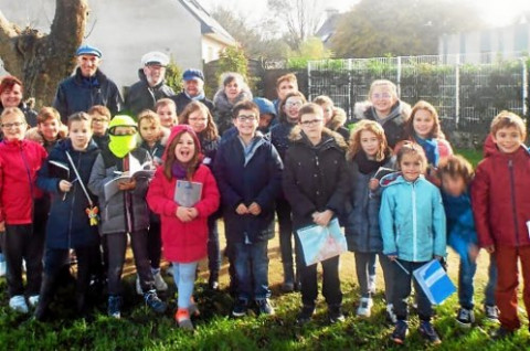 GUILERS - École Sainte-Thérèse. Les élèves visitent les sites importants de Guilers