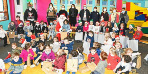 ERGUE-GABERIC - Le Père Noël à l’école Saint-Joseph - Sainte-Marie