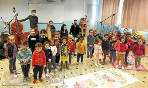 SAINT-AVE - Les maternelles de l’école Notre-Dame, enregistrent un chant en breton