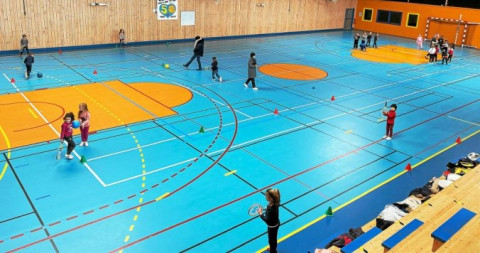 SAINT-RENAN - Notre Dame de Liesse, des séances pédagogiques de tennis avec le Tennis Club de Saint-Renan