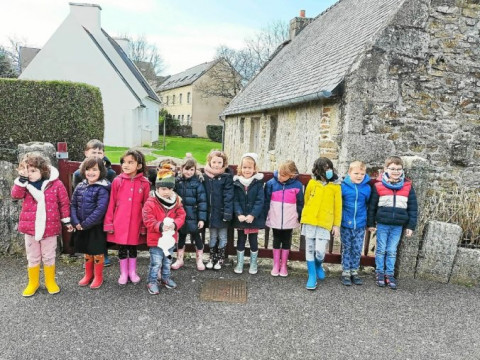 TREGUNC - Les petits Bretons de Saint-Michel découvrent les pierres debout