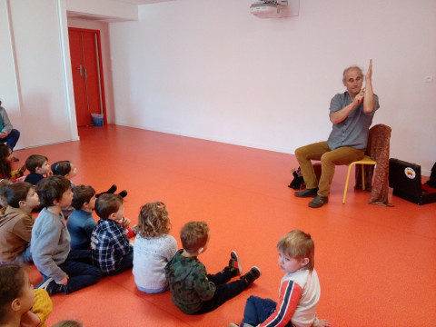 PLESCOP - Contes en breton à l’école Sainte Anne