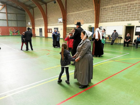 PERROS-GUIREC - Les Basques en visite à l’école Saint-Yves