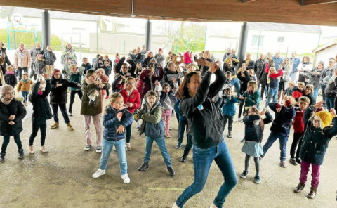 Plouarzel (29) - La flashmob de l’école Arzmael a séduit son public