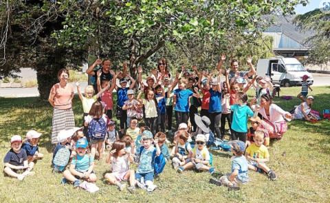 TREGUNC (29) - Les écoliers de Saint-Michel sur la scène du Sterenn