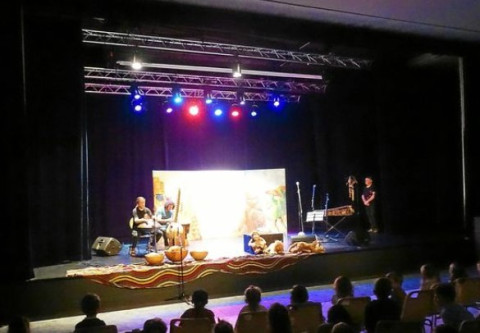 Guilers (29) - Les enfants de l’école Sainte-Thérèse ont assisté au spectacle de Jean-Luc Roudaut