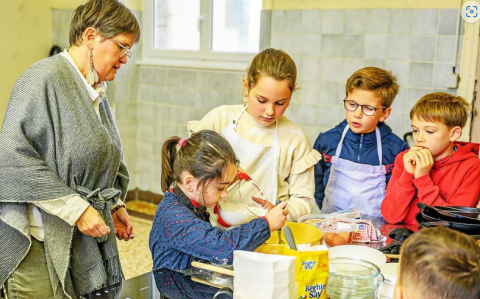 PLOUESCAT (29) École Notre-Dame des Victoires – A Plouescat, la recette du Farz Pitilig se transmet de génération en génération 