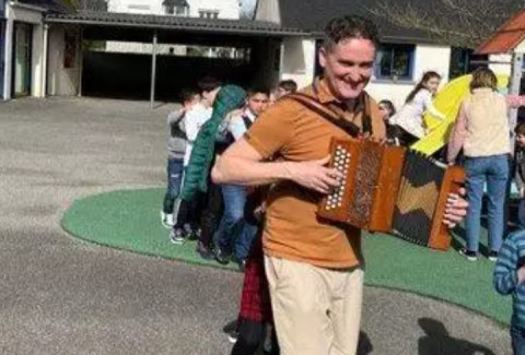 Guengat  (29) Ecole Saint-Joseph - Musiques et chants bretons