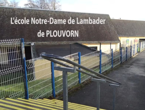 PLOUVORN (29) – École Notre-Dame de Lambader
